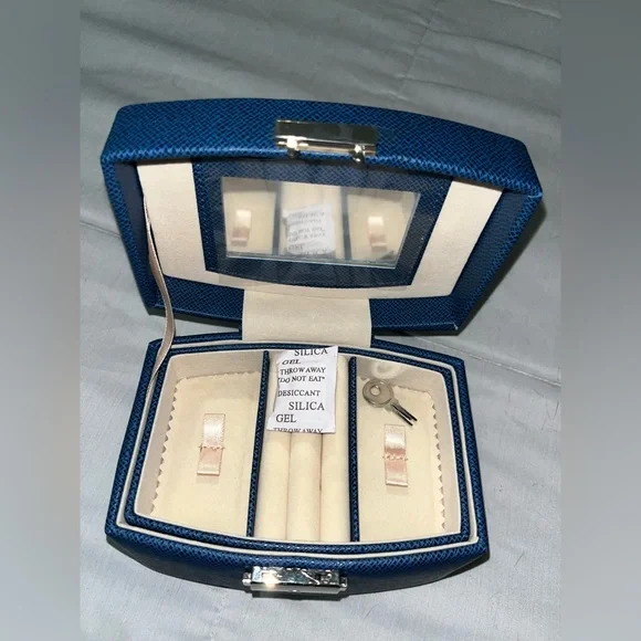 Brand New Na Hoku Jewelry Box with Key - Picture 2 of 4